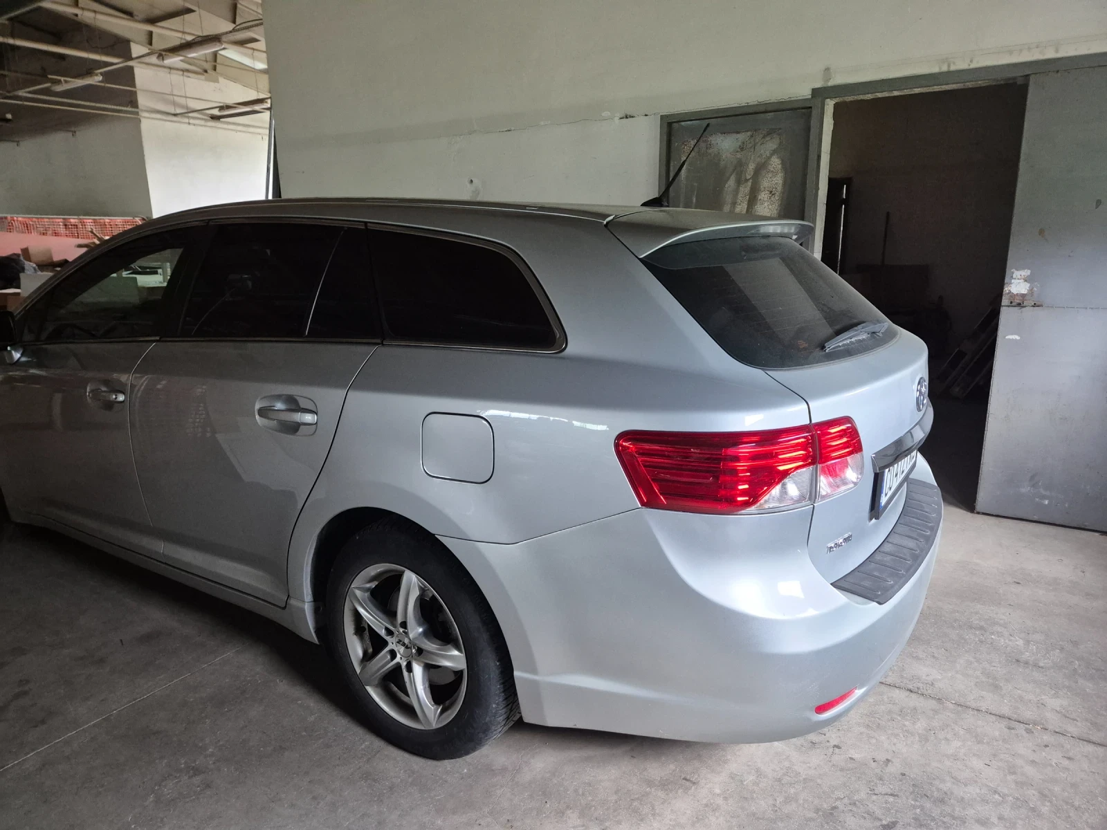 Toyota Avensis 2.0, снимка 8 - Автомобили и джипове - 55002116