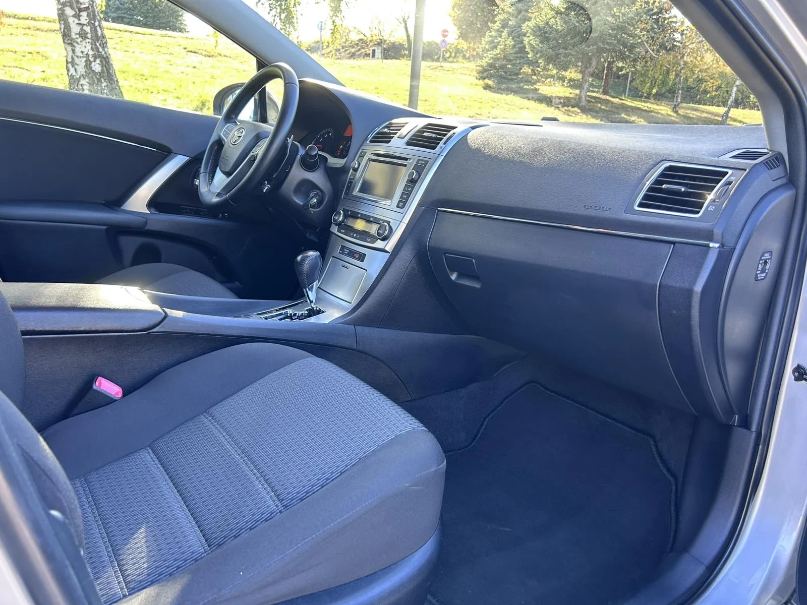 Toyota Avensis 2.0, снимка 4 - Автомобили и джипове - 55002116