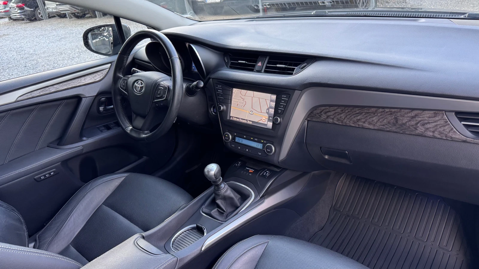 Toyota Avensis 2.0D-4D 143кс* LUXURY* FULL* ПЕРФЕКТЕН* , снимка 10 - Автомобили и джипове - 55229856