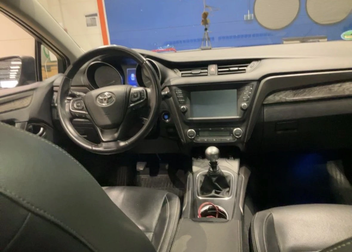 Toyota Avensis 2.0D-4D 143кс* LUXURY* FULL* ПЕРФЕКТЕН* , снимка 9 - Автомобили и джипове - 55229856