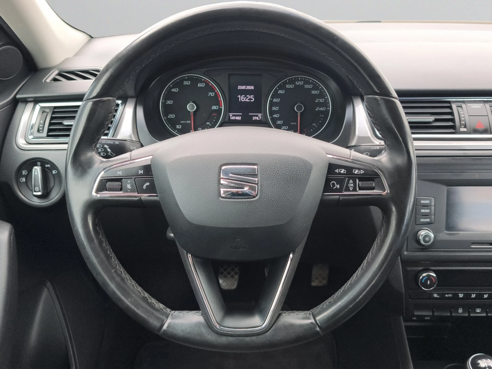 Seat Toledo 1.2 TSI 110hp BVM6 E6//1707R14, снимка 10 - Автомобили и джипове - 55402818