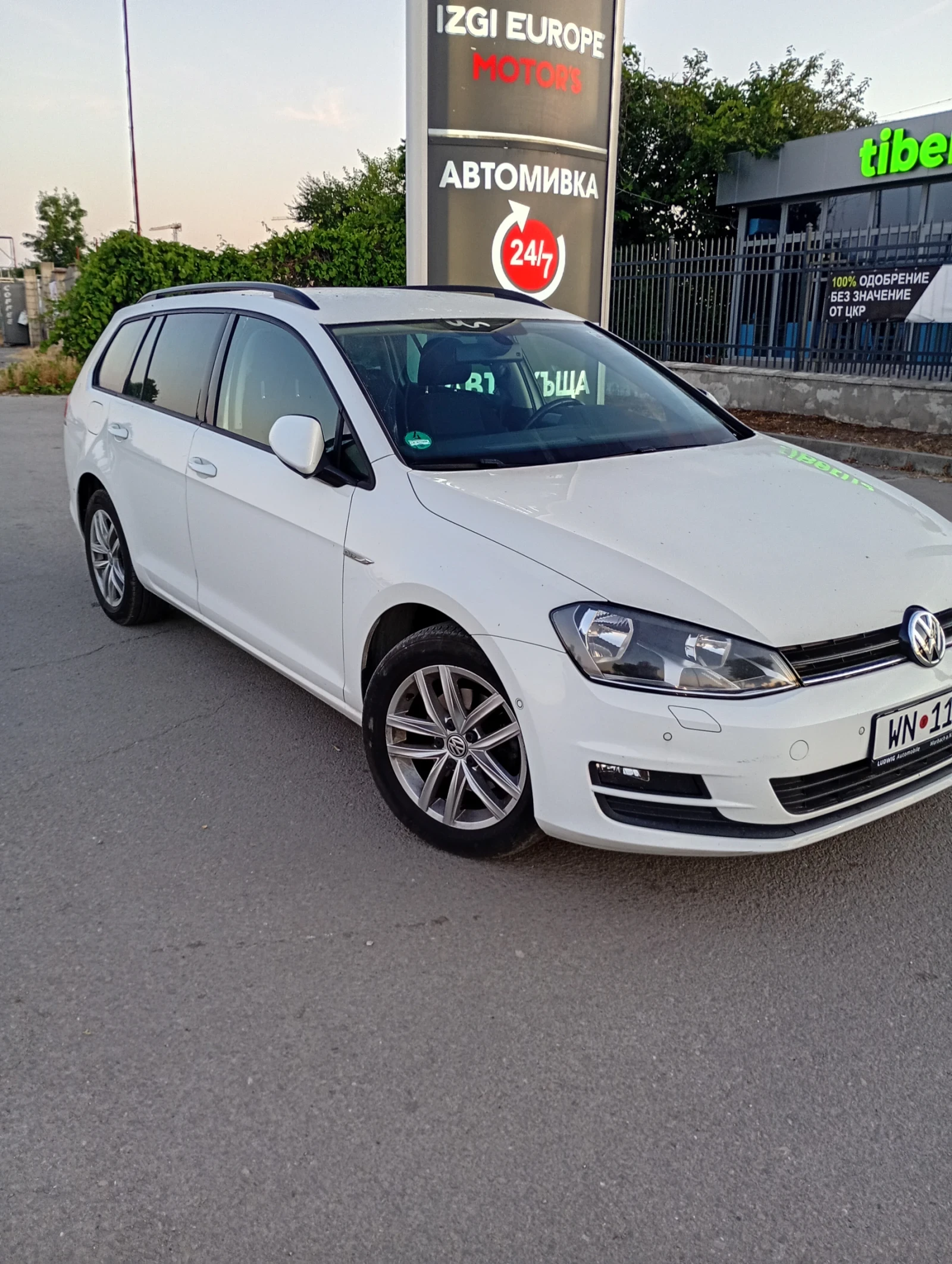 VW Golf 1.6 TDI, снимка 12 - Автомобили и джипове - 56362314