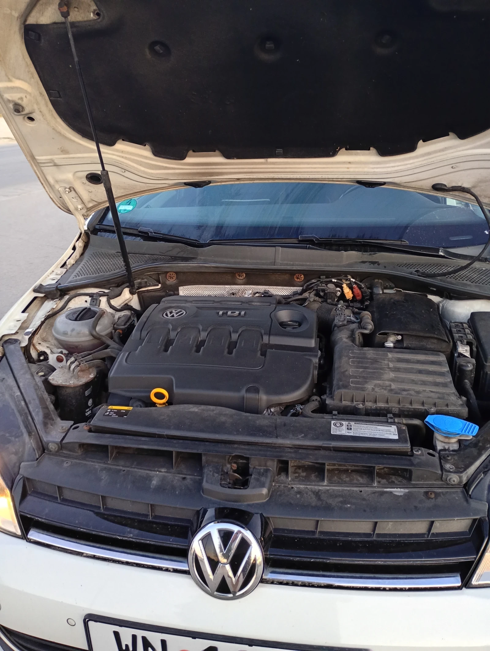 VW Golf 1.6 TDI, снимка 13 - Автомобили и джипове - 56362314