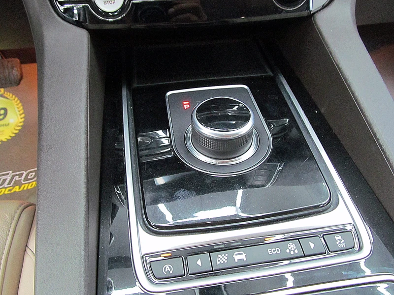 Jaguar F-PACE EXCLUSIVE/LED/4X4/AMBI/NAVI/СОБСТВЕН ЛИЗИНГ, снимка 15 - Автомобили и джипове - 51354928