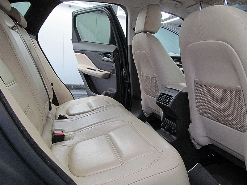 Jaguar F-PACE EXCLUSIVE/LED/4X4/AMBI/NAVI/СОБСТВЕН ЛИЗИНГ, снимка 9 - Автомобили и джипове - 51354928