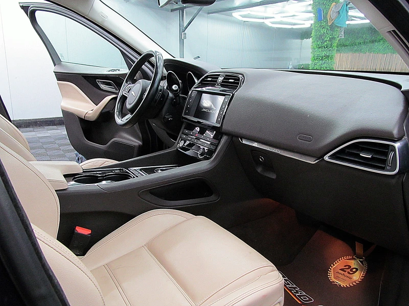 Jaguar F-PACE EXCLUSIVE/LED/4X4/AMBI/NAVI/СОБСТВЕН ЛИЗИНГ, снимка 10 - Автомобили и джипове - 51354928
