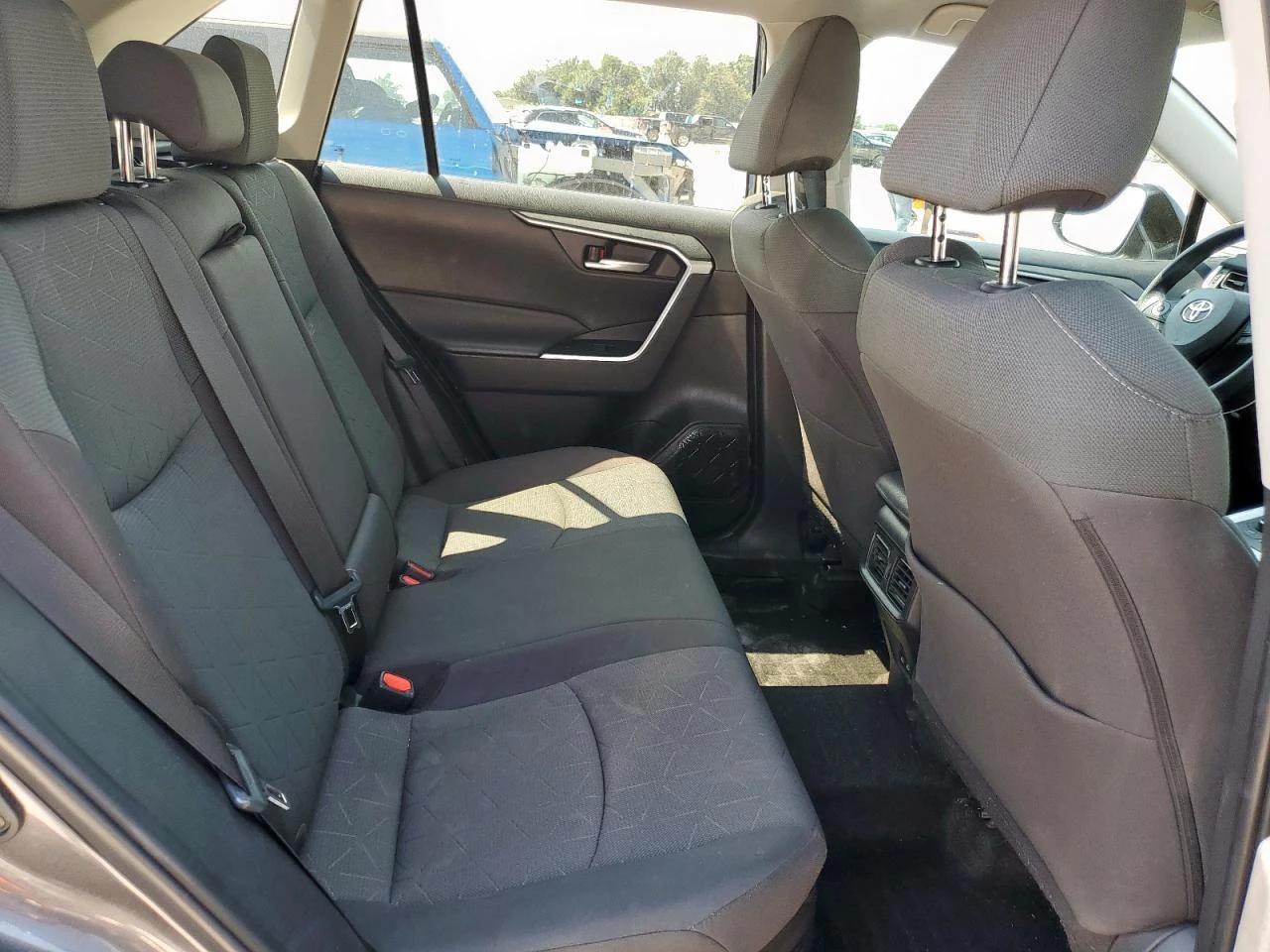 Toyota Rav4 XLE, снимка 8 - Автомобили и джипове - 53900324