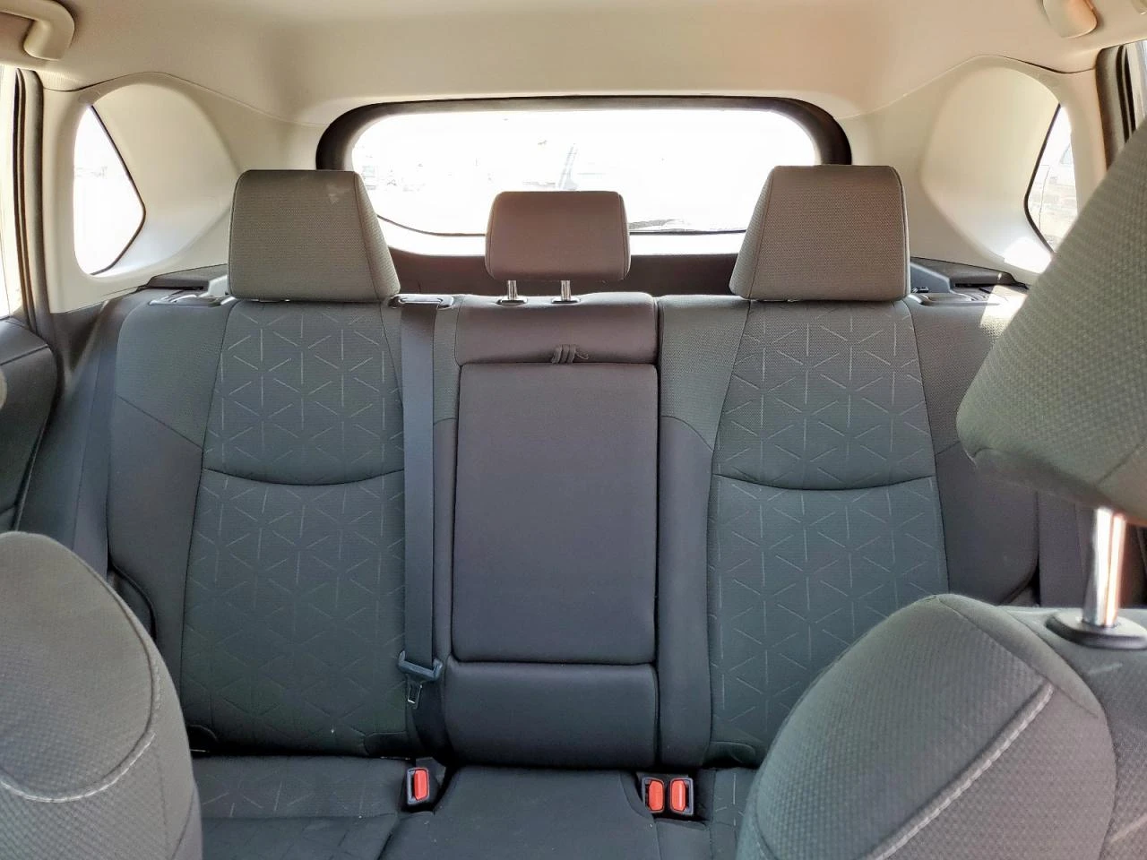 Toyota Rav4 XLE, снимка 12 - Автомобили и джипове - 53900324