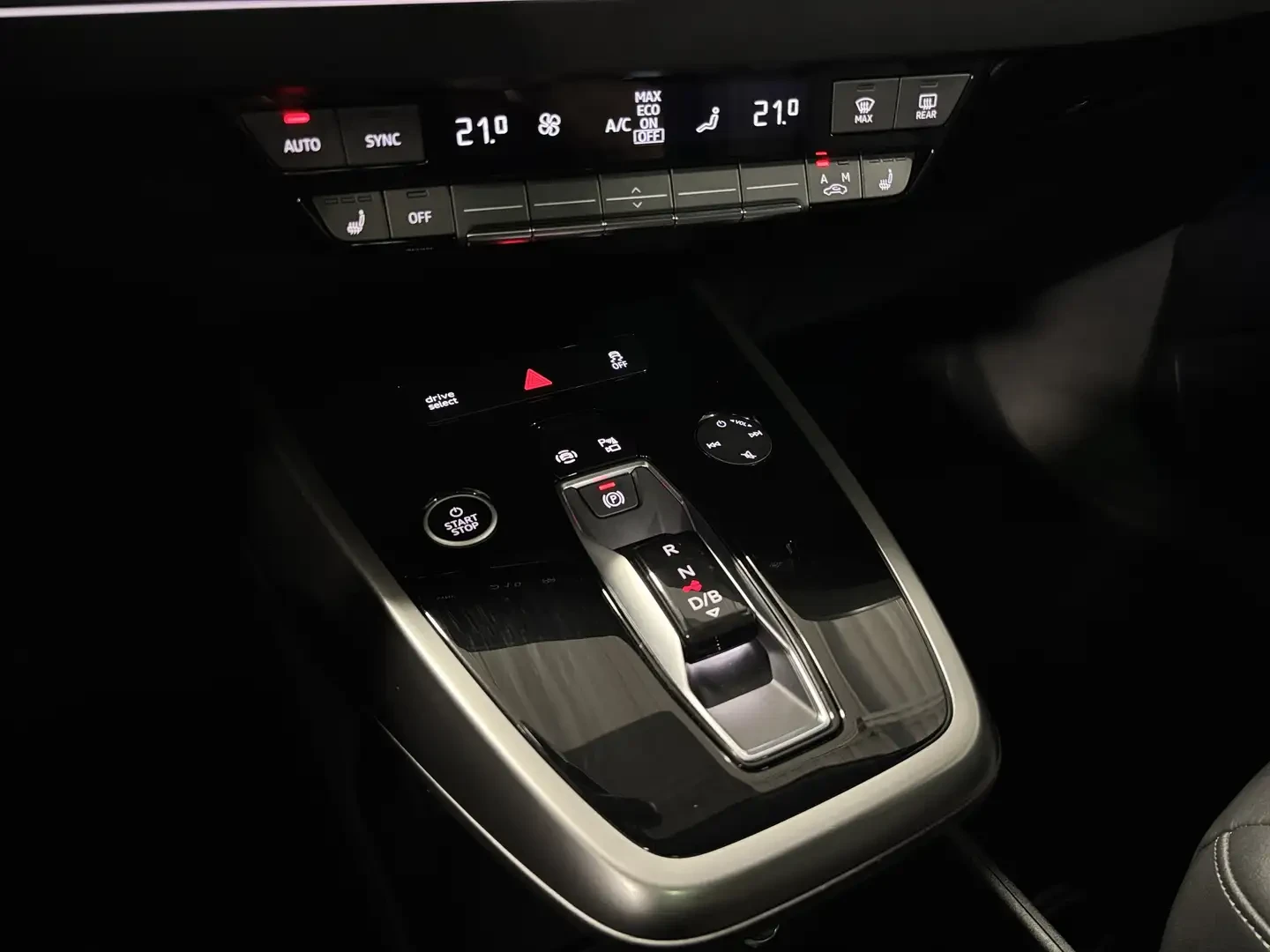 Audi Q4 50 QUATTRO| LEATHER| PANOROOF| SAFETYTECH| BACKUPC, снимка 10 - Автомобили и джипове - 54554285