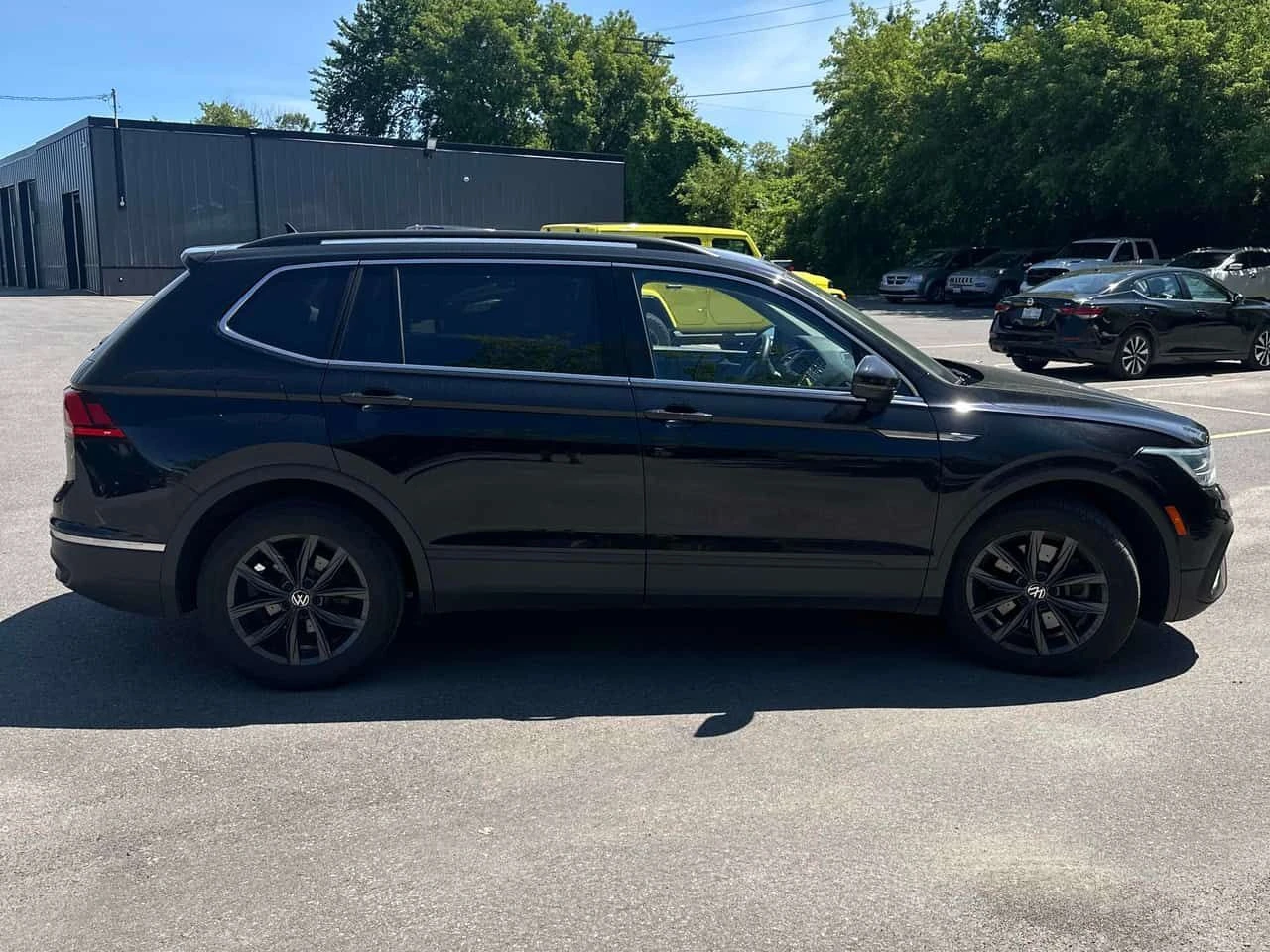 VW Tiguan * Comfortline * АВТОКРЕДИТ* CARFAX* , снимка 3 - Автомобили и джипове - 55539684