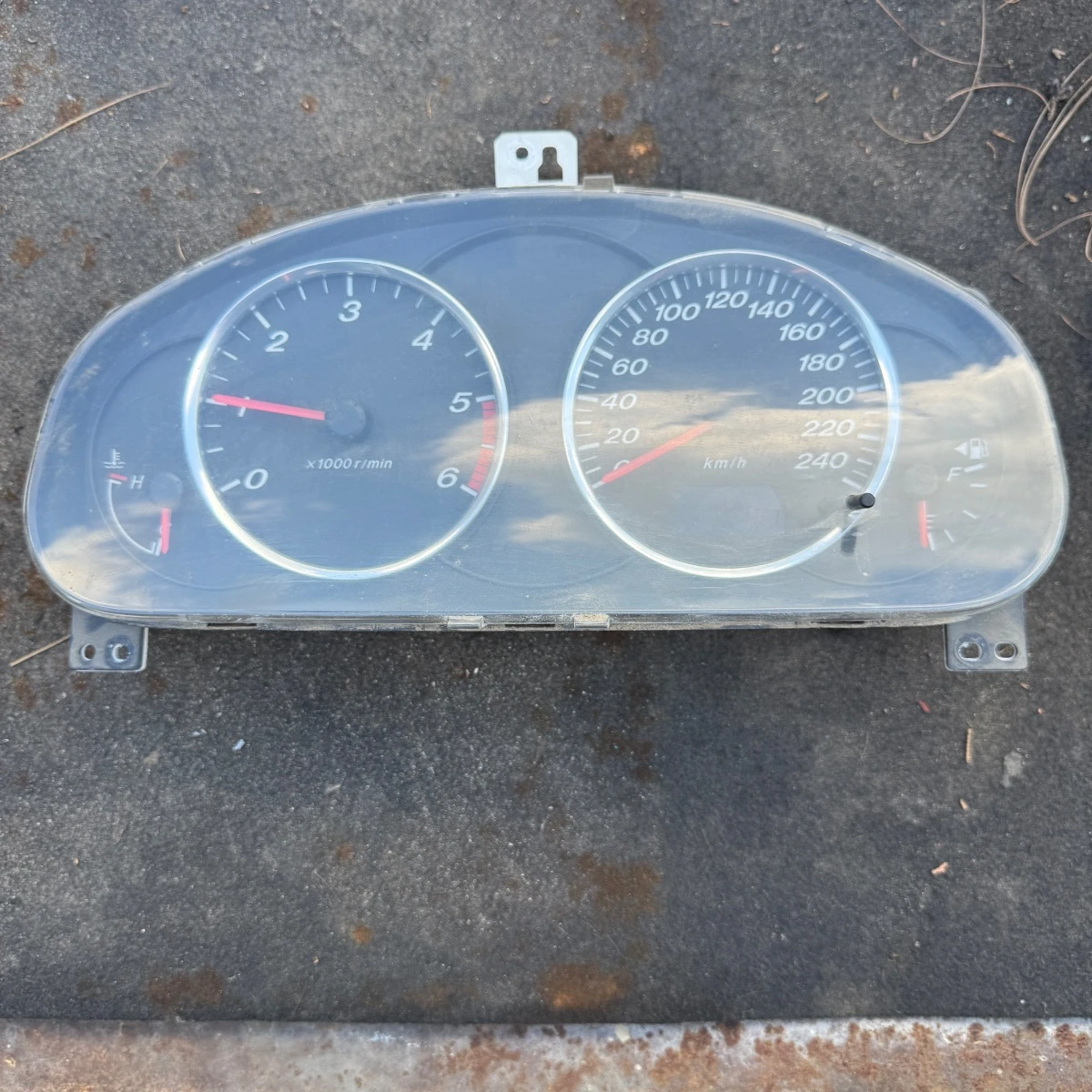 Километраж за Mazda 6 комби 20 D 452-452