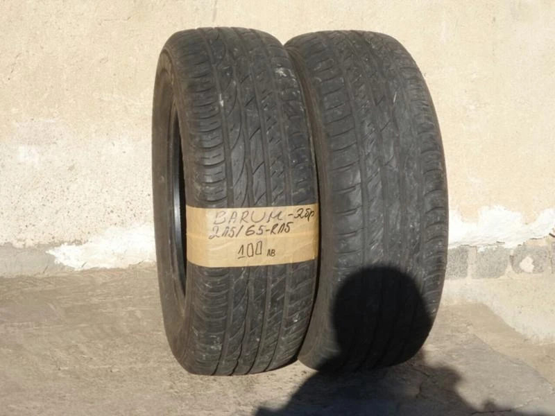 Гуми Летни 215/65R15, снимка 1 - Гуми и джанти - 17670125