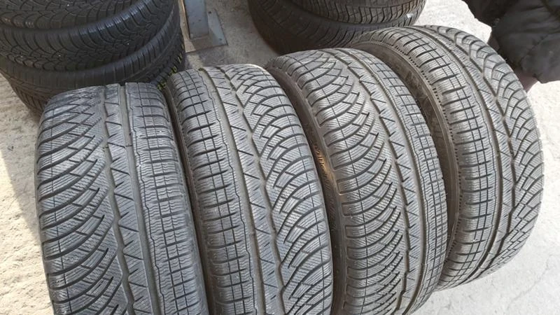 Гуми Зимни 245/45R19, снимка 1 - Гуми и джанти - 27723903