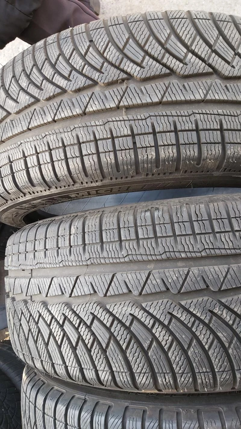 Гуми Зимни 245/45R19, снимка 3 - Гуми и джанти - 27723903