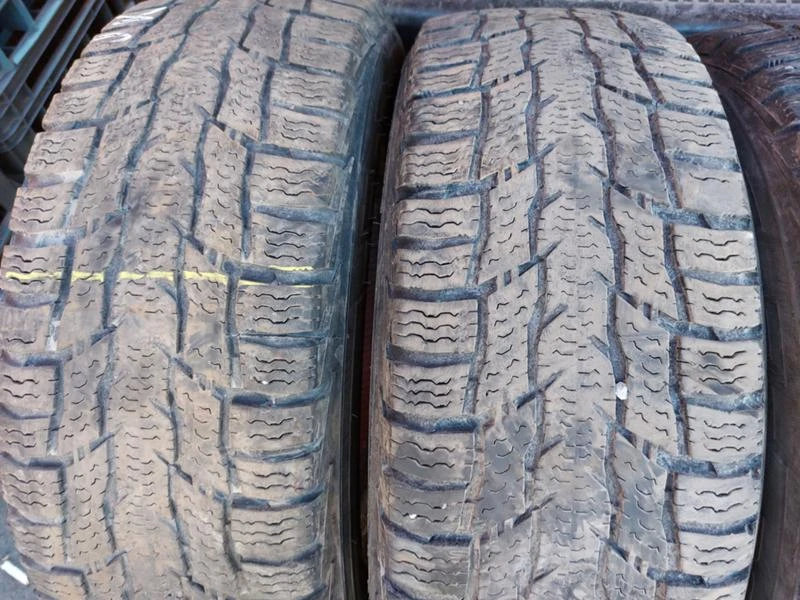 Гуми Зимни 215/65R15, снимка 2 - Гуми и джанти - 35992856