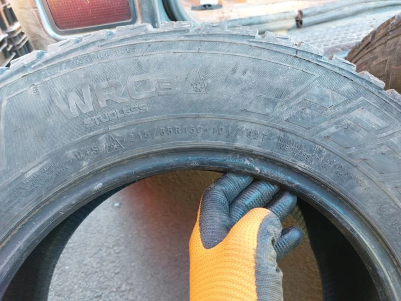 Гуми Зимни 215/65R15, снимка 6 - Гуми и джанти - 35992856