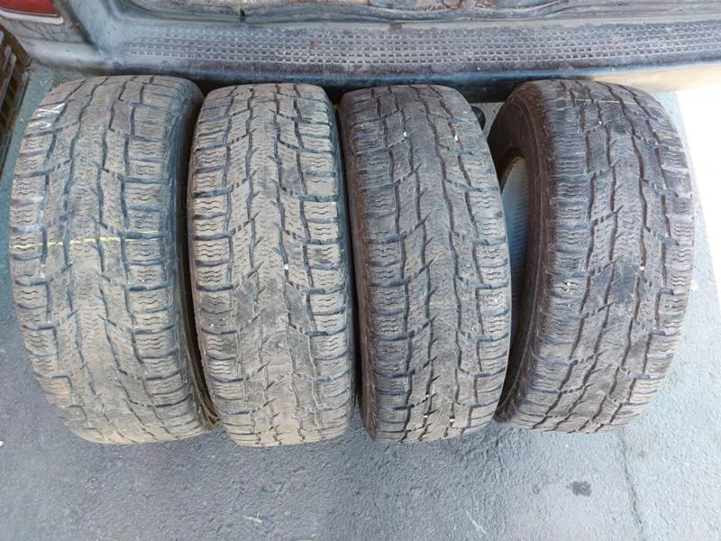 Гуми Зимни 215/65R15, снимка 1 - Гуми и джанти - 35992856