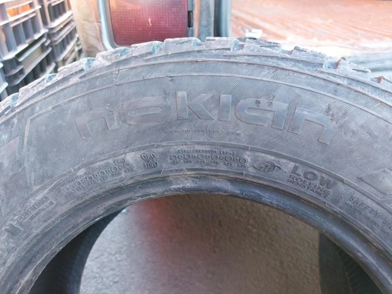 Гуми Зимни 215/65R15, снимка 5 - Гуми и джанти - 35992856