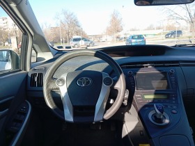 Toyota Prius, снимка 9 - Автомобили и джипове - 45288813