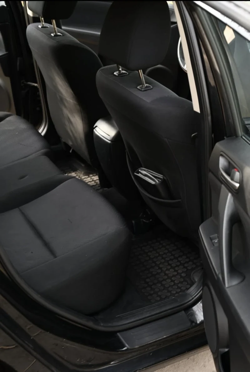 Mazda 3 1.6i 67000км, снимка 12 - Автомобили и джипове - 48244882