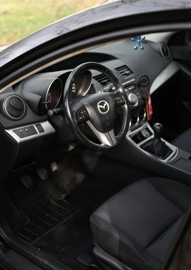 Mazda 3 1.6i 67000км, снимка 9 - Автомобили и джипове - 48244882