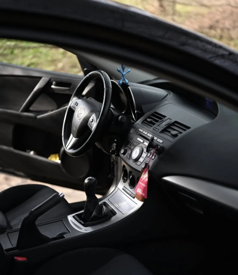 Mazda 3 1.6i 67000км, снимка 7 - Автомобили и джипове - 48244882