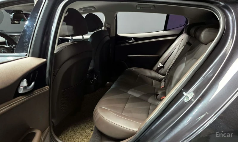 Kia Stinger, снимка 13 - Автомобили и джипове - 52648735