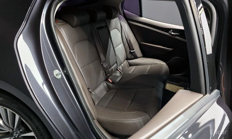 Kia Stinger, снимка 12 - Автомобили и джипове - 52648735