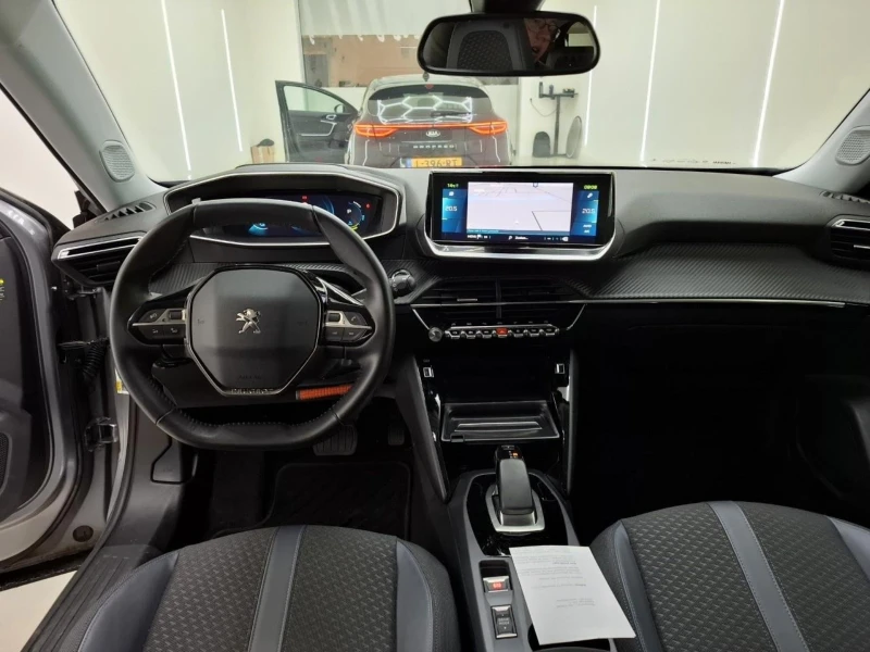 Peugeot 2008 LED, НАВИ, БЕЗКЛЮЧОВО, СЕРВИЗНА ИСТОРИЯ, снимка 9 - Автомобили и джипове - 52656444