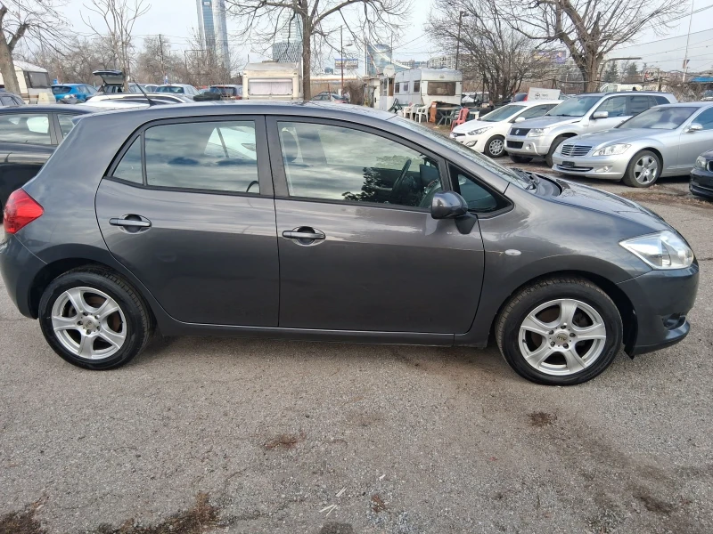 Toyota Auris 1.6 VVT-I като нова , снимка 3 - Автомобили и джипове - 53456674