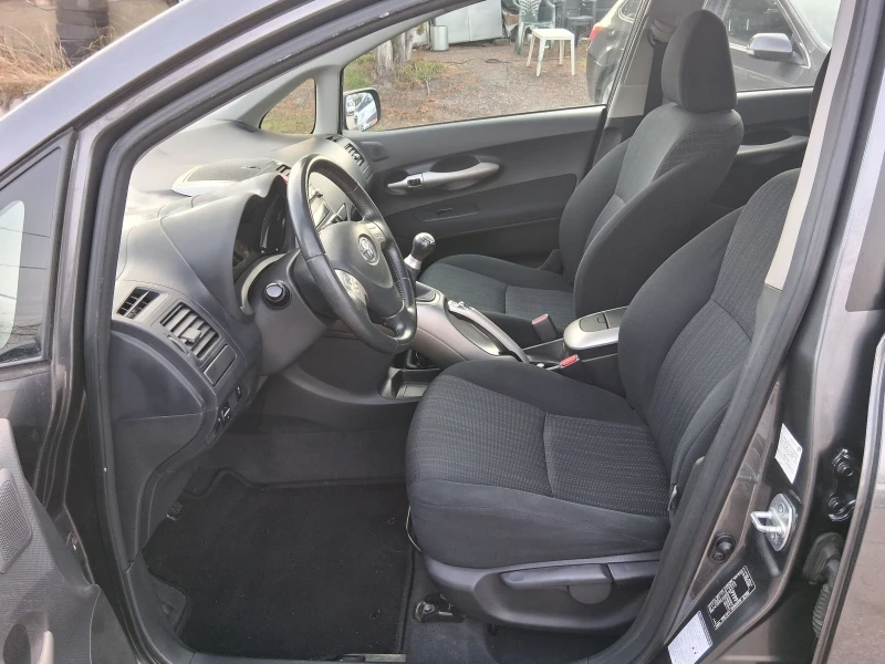 Toyota Auris 1.6 VVT-I като нова , снимка 12 - Автомобили и джипове - 53456674