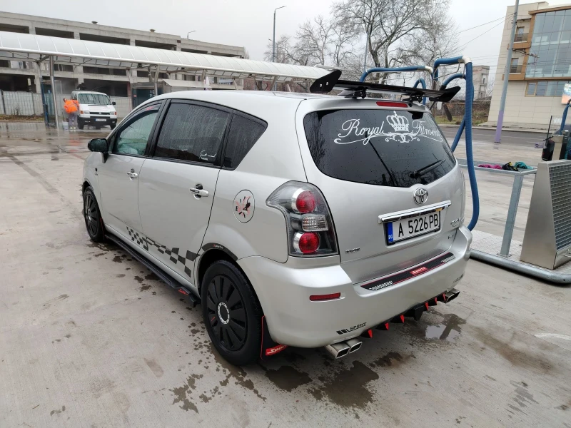 Toyota Corolla verso 2.2 D4D, снимка 3 - Автомобили и джипове - 53483838