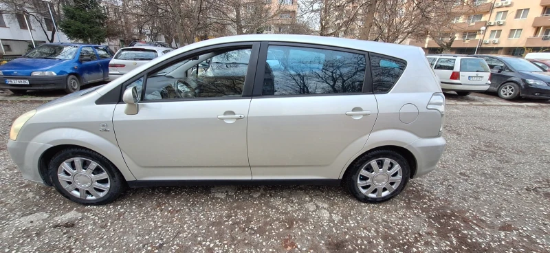 Toyota Corolla verso, снимка 4 - Автомобили и джипове - 53495369