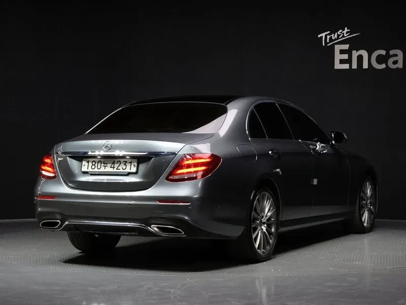 Mercedes-Benz E 300 4Matic Amg Line, снимка 2 - Автомобили и джипове - 56092018