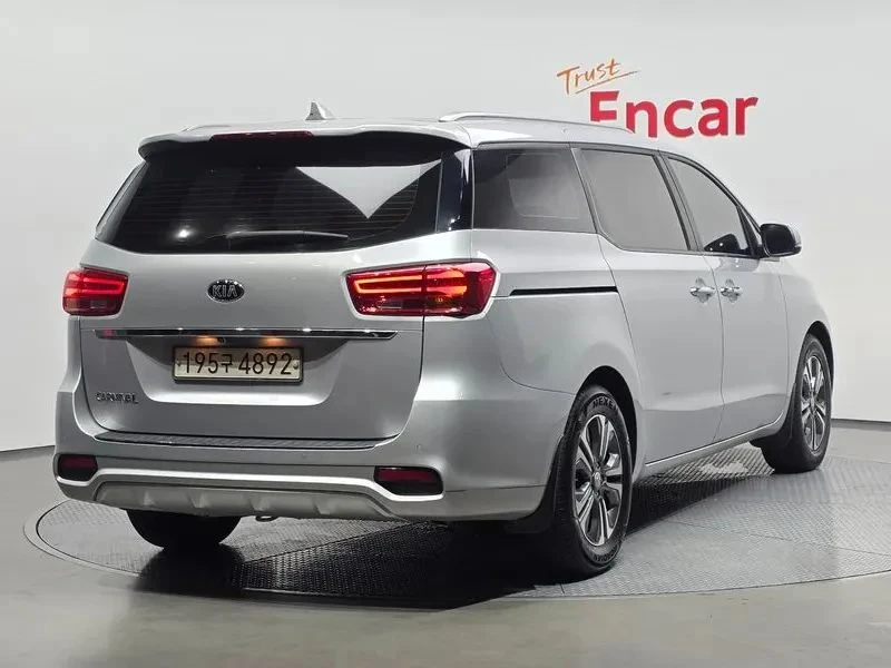Kia Carnival, снимка 2 - Автомобили и джипове - 56689475