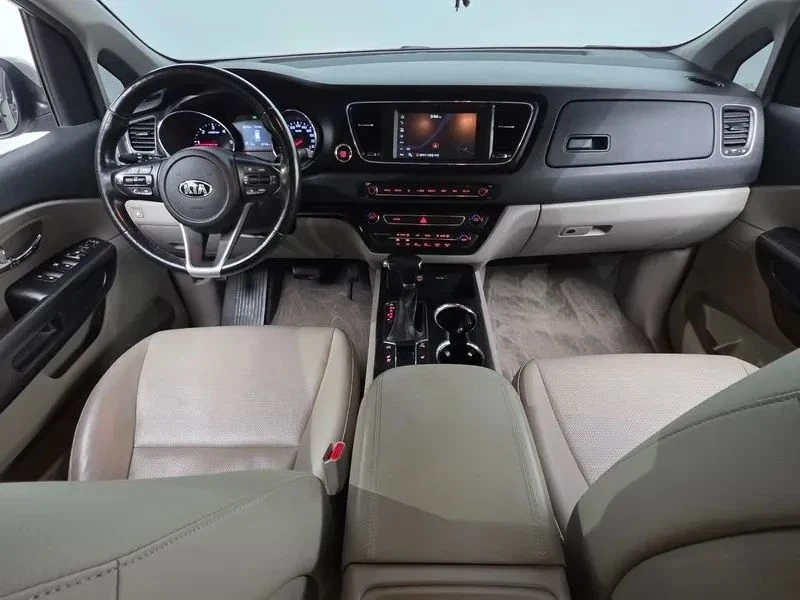 Kia Carnival, снимка 7 - Автомобили и джипове - 56689475