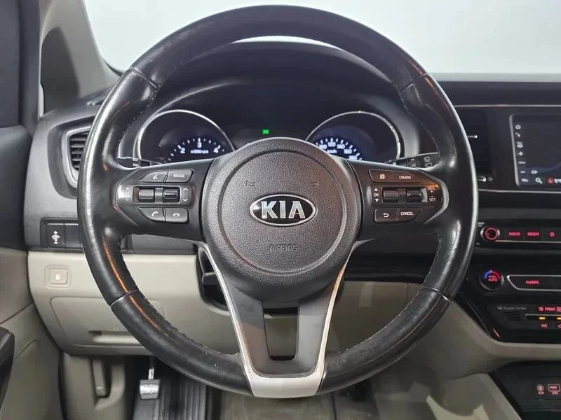 Kia Carnival, снимка 13 - Автомобили и джипове - 56689475
