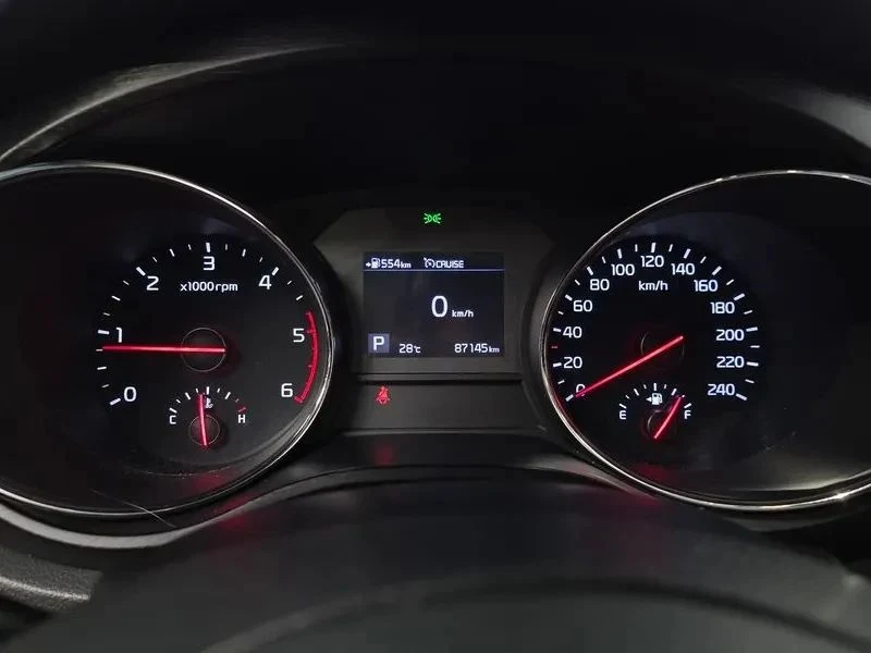 Kia Carnival, снимка 8 - Автомобили и джипове - 56689475