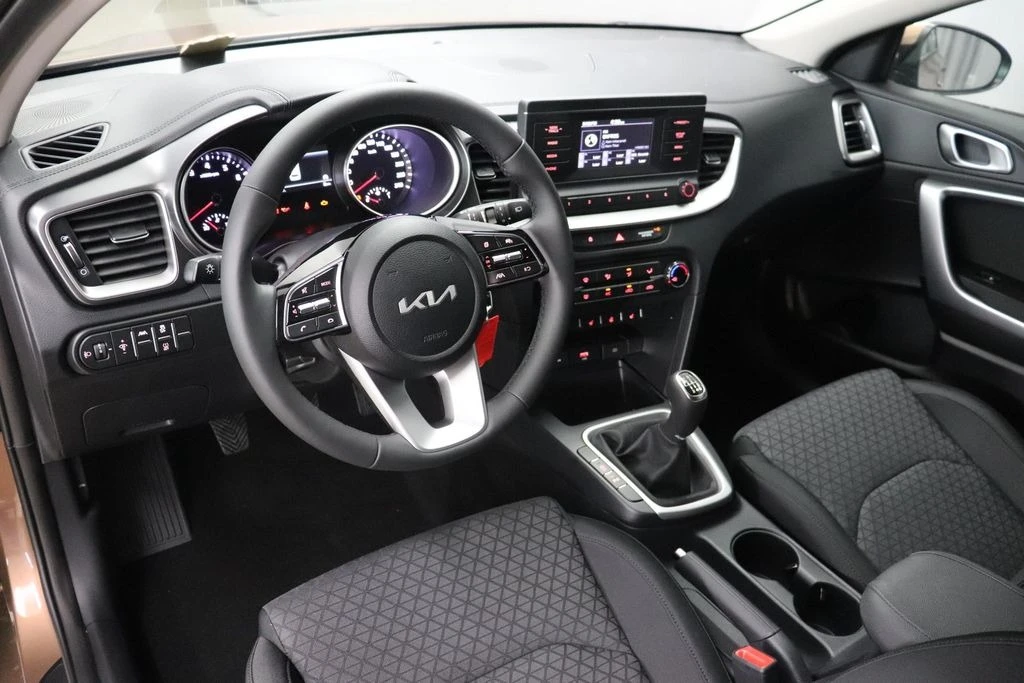 Kia Ceed Sportswagon 1.5GDI     | Mobile.bg   16