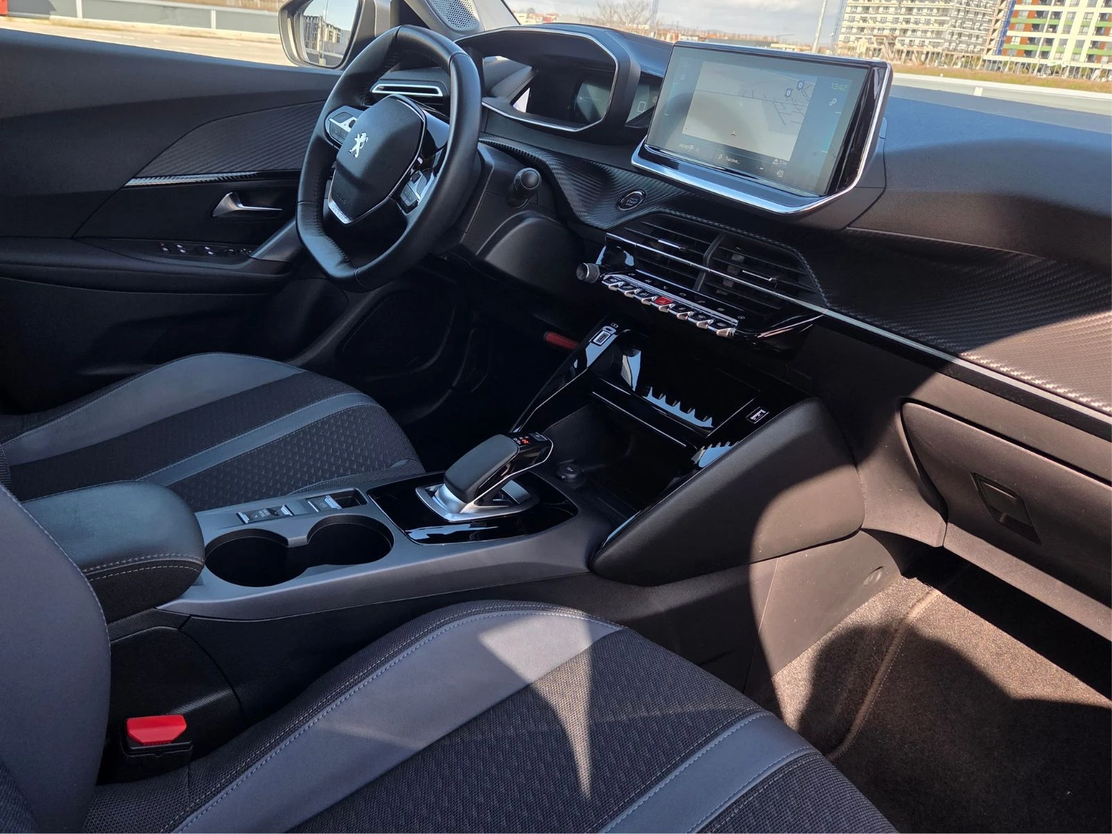 Peugeot 2008 LED, НАВИ, БЕЗКЛЮЧОВО, СЕРВИЗНА ИСТОРИЯ, снимка 10 - Автомобили и джипове - 52656444