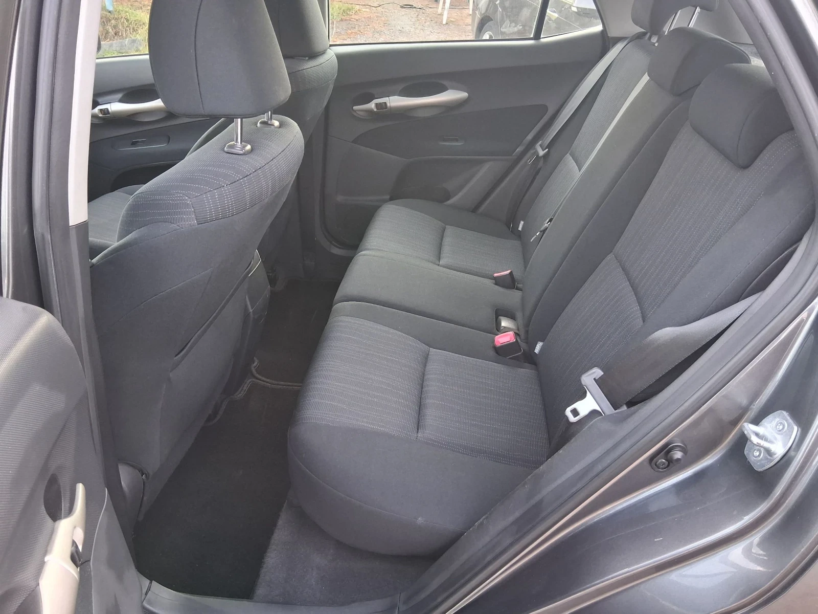 Toyota Auris 1.6 VVT-I като нова , снимка 15 - Автомобили и джипове - 53858109