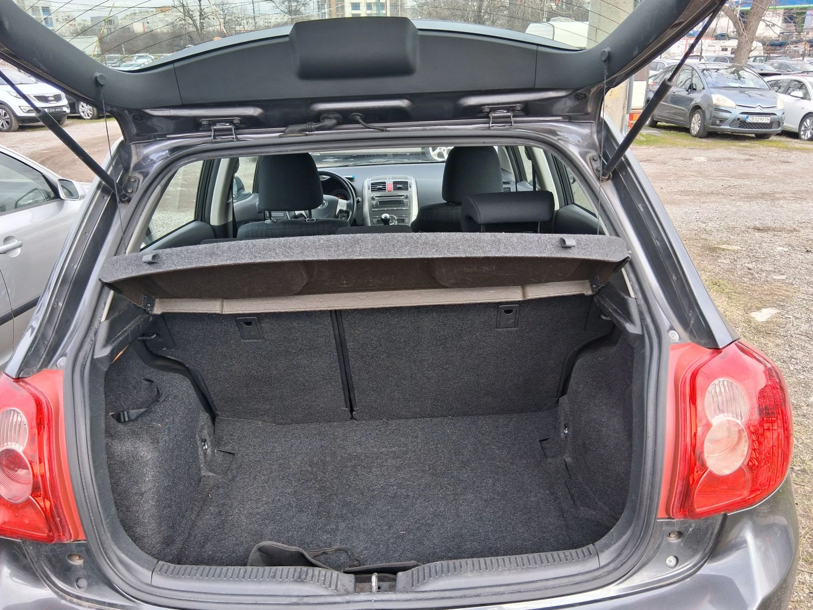 Toyota Auris 1.6 VVT-I като нова  - изображение 9