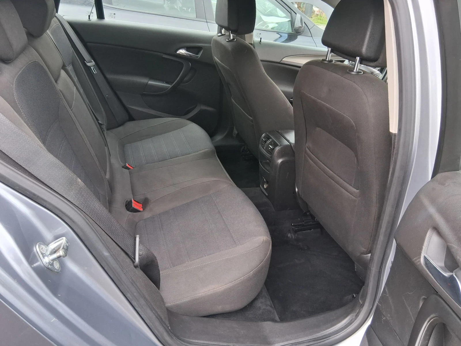 Opel Insignia 1.8 140кс , снимка 15 - Автомобили и джипове - 54559776
