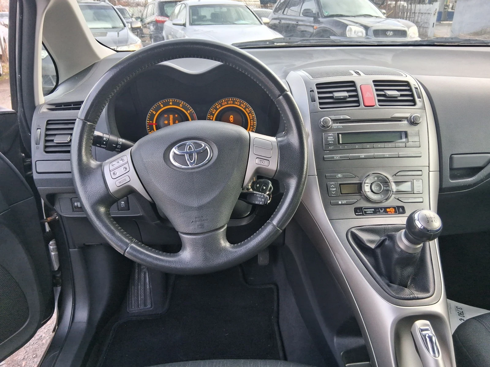 Toyota Auris 1.6 VVT-I като нова , снимка 13 - Автомобили и джипове - 53858109