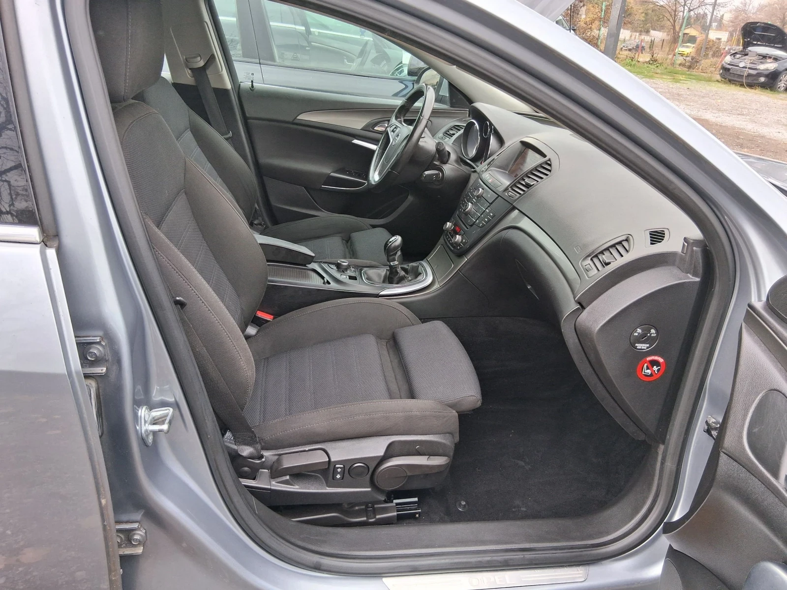 Opel Insignia 1.8 140кс , снимка 10 - Автомобили и джипове - 54559776