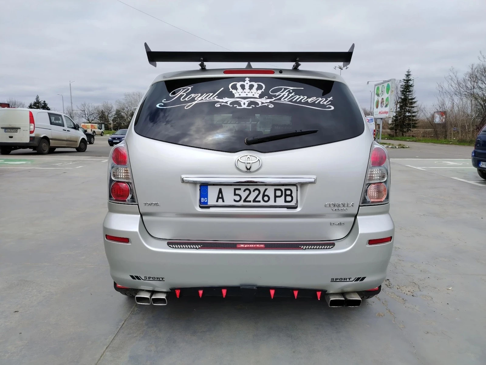 Toyota Corolla verso 2.2 D4D, снимка 8 - Автомобили и джипове - 53483838