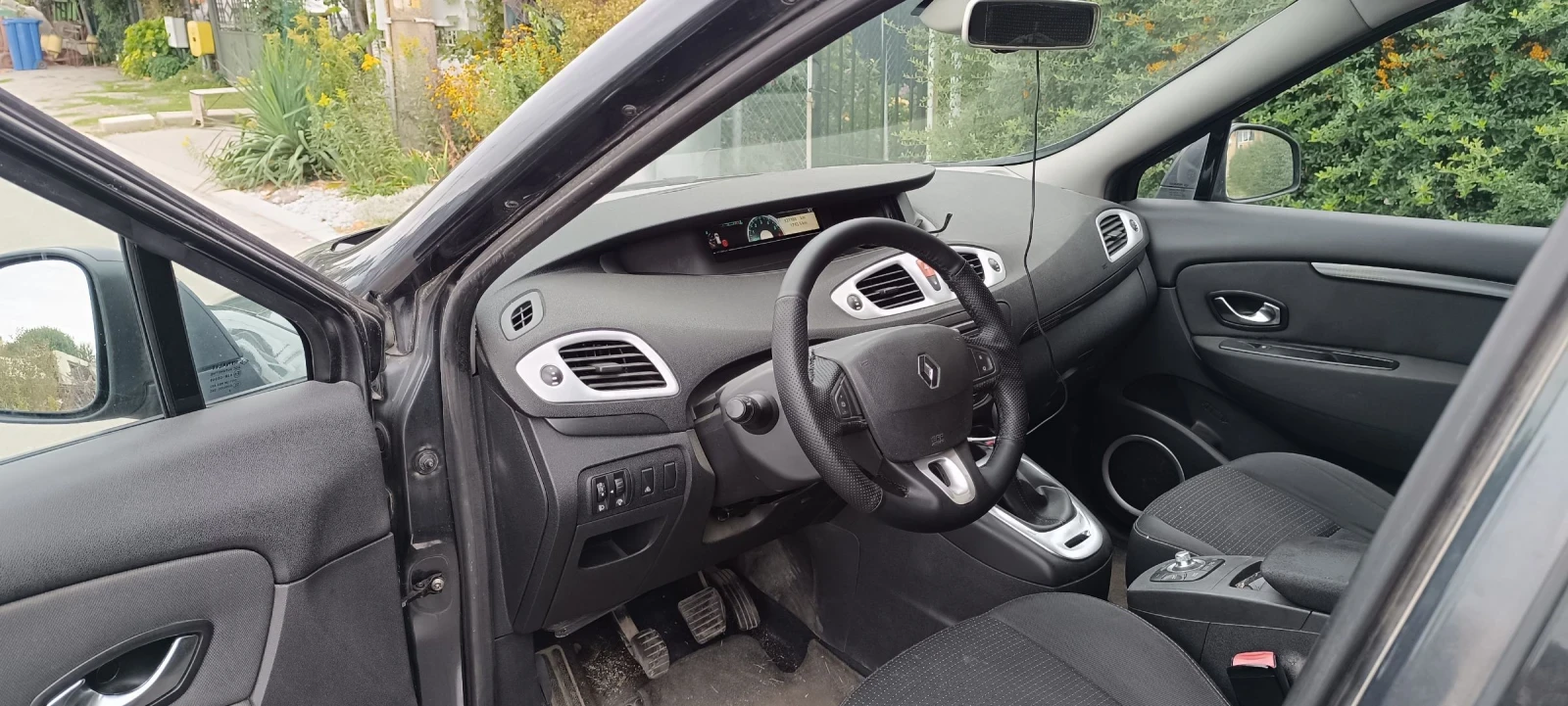 Renault Grand scenic 1.9dci 131, снимка 6 - Автомобили и джипове - 53889788
