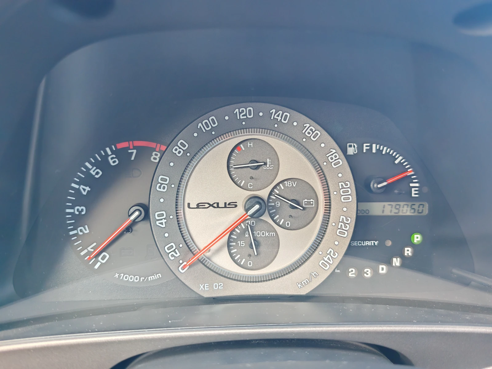 Lexus IS 200, снимка 13 - Автомобили и джипове - 54386963