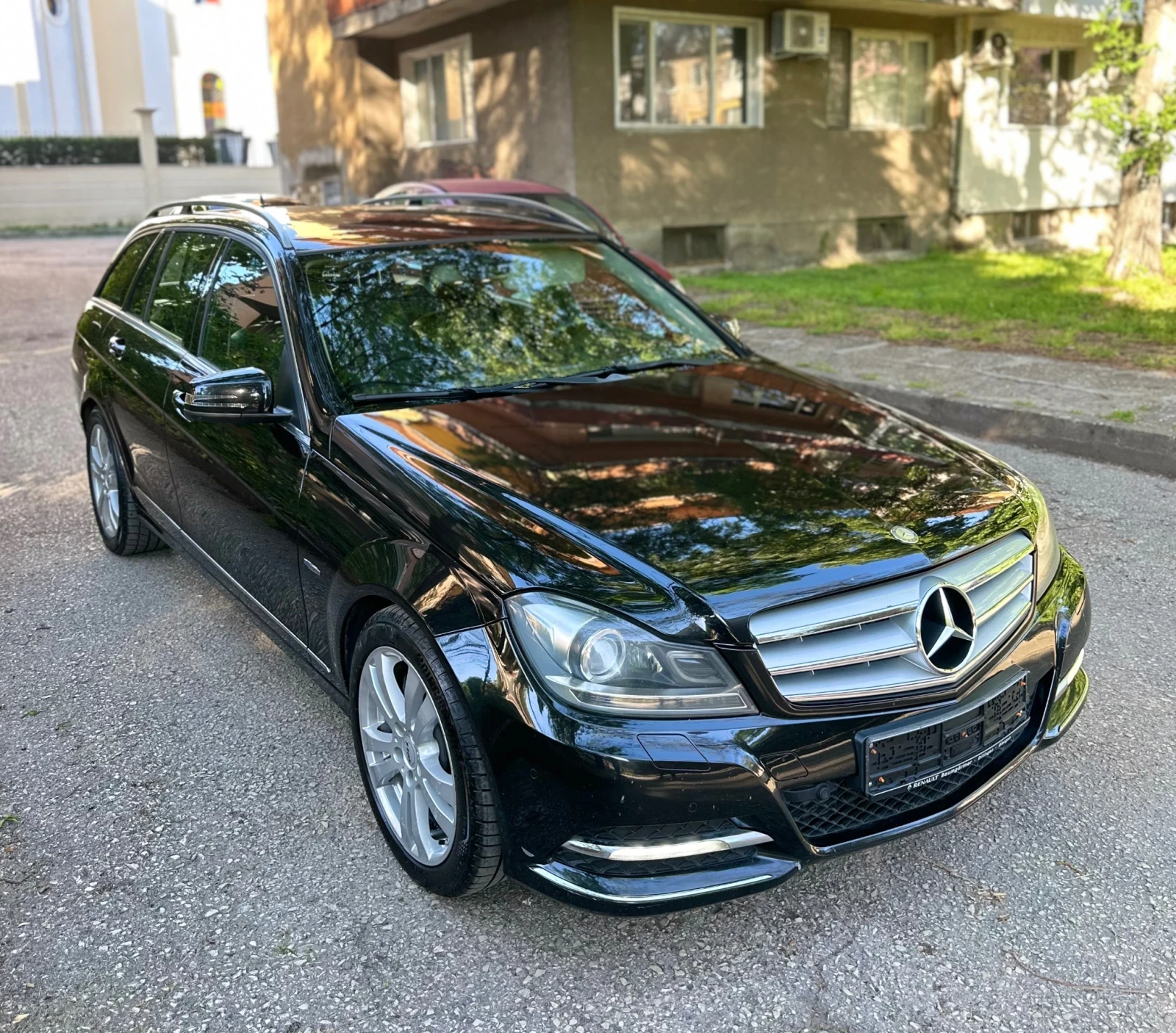 Mercedes-Benz C 300 3.0 CDI 4Matic, снимка 3 - Автомобили и джипове - 54437573