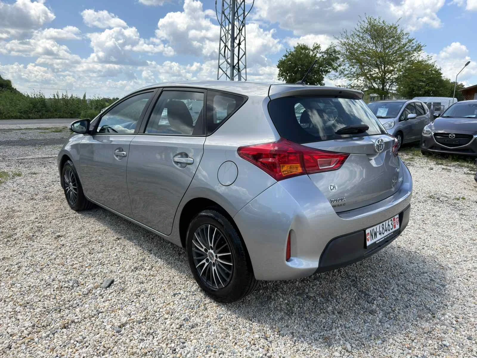 Toyota Auris 1.6i Swiss, снимка 6 - Автомобили и джипове - 54596197